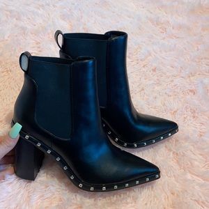 Charles David boots never worn size 8